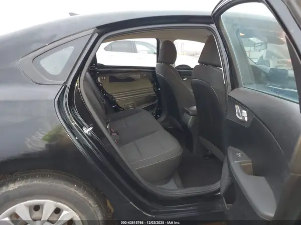 3KPF24AD5KE056040 2019 KIA FORTE - Image 8
