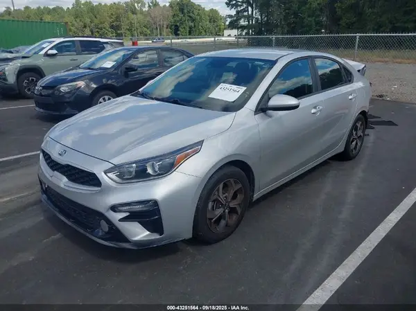 3KPF24AD5KE060816 2019 KIA FORTE - Image 2
