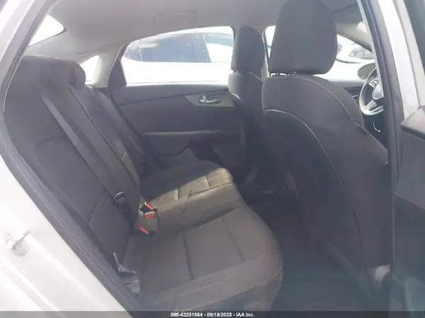 3KPF24AD5KE060816 2019 KIA FORTE - Image 8