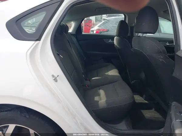 3KPF24AD5KE060931 2019 KIA FORTE - Image 8