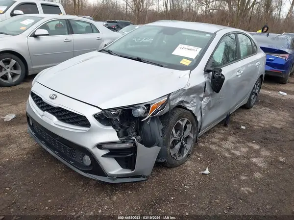 3KPF24AD5KE061657 2019 KIA FORTE - Image 2