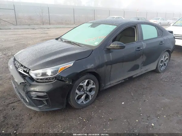 3KPF24AD5KE063604 2019 KIA FORTE - Image 2