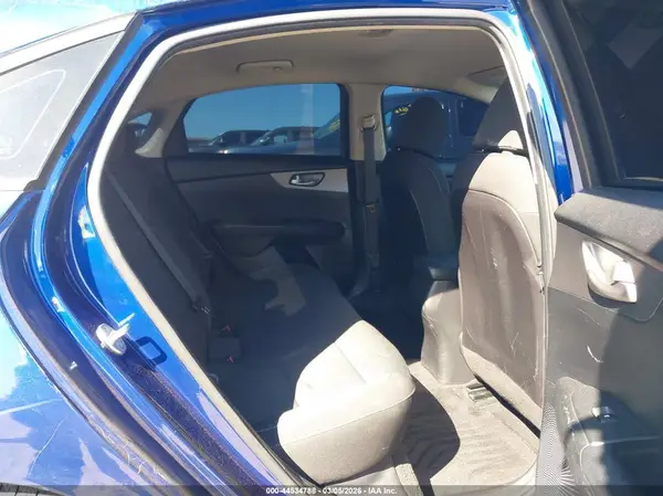 3KPF24AD5KE065403 2019 KIA FORTE - Image 8