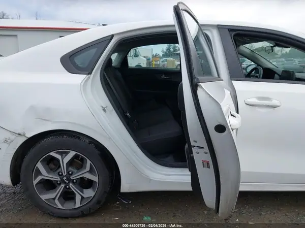 3KPF24AD5KE070553 2019 KIA FORTE - Image 8