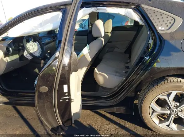 3KPF24AD5KE071041 2019 KIA FORTE - Image 8
