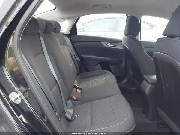 3KPF24AD5KE074005 2019 KIA FORTE - Image 8