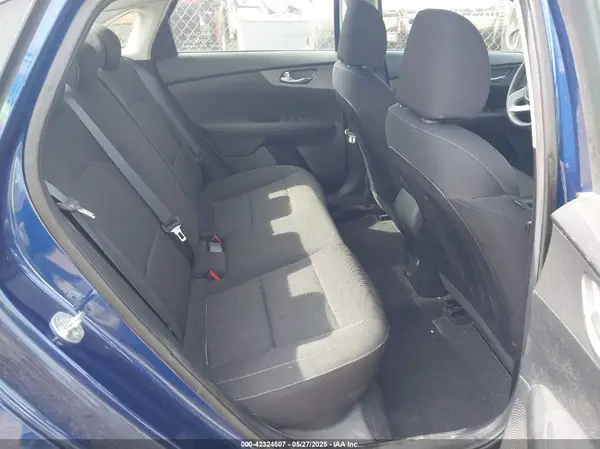 3KPF24AD5KE075414 2019 KIA FORTE - Image 8
