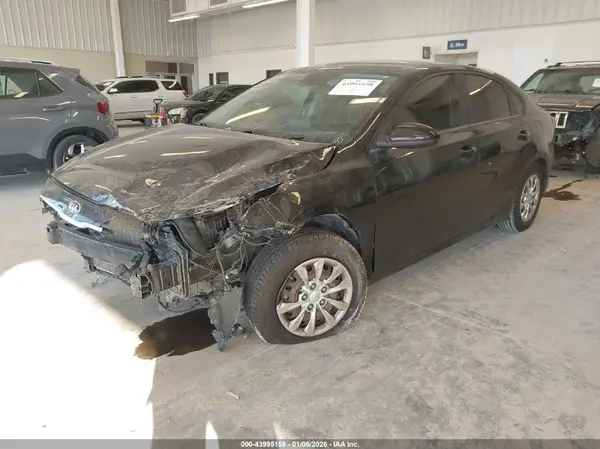 3KPF24AD5KE079737 2019 KIA FORTE - Image 2