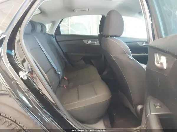 3KPF24AD5KE079737 2019 KIA FORTE - Image 8