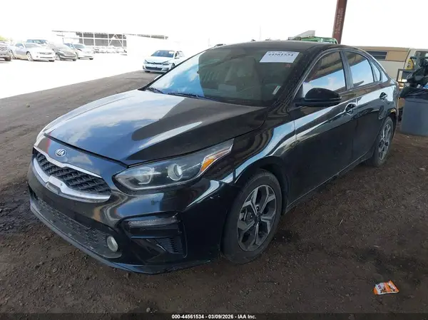 3KPF24AD5KE082105 2019 KIA FORTE - Image 2