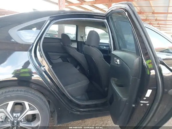 3KPF24AD5KE082105 2019 KIA FORTE - Image 8