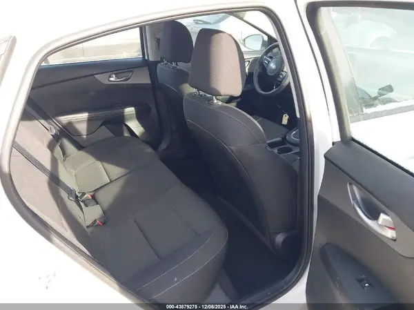 3KPF24AD5KE082718 2019 KIA FORTE - Image 8