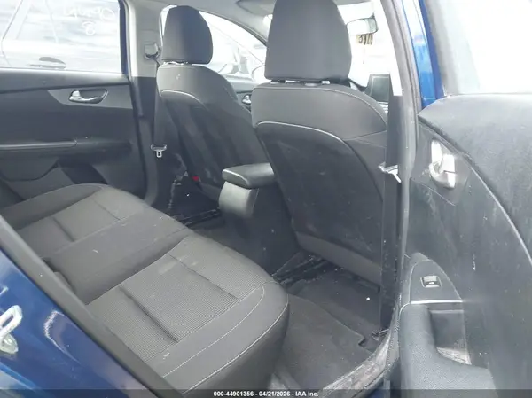 3KPF24AD5KE083237 2019 KIA FORTE - Image 8