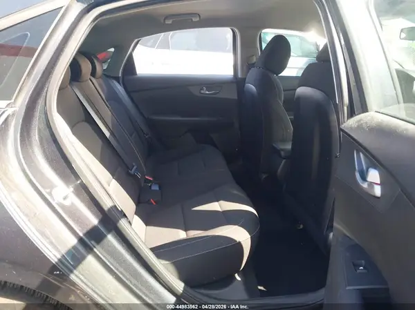 3KPF24AD5KE083447 2019 KIA FORTE - Image 8