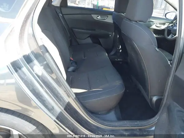 3KPF24AD5KE086025 2019 KIA FORTE - Image 8