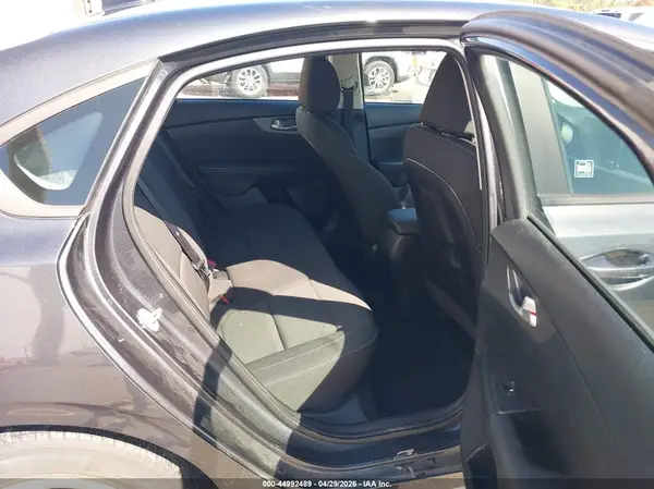 3KPF24AD5KE089264 2019 KIA FORTE - Image 8