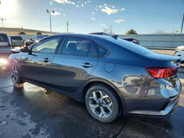 3KPF24AD5KE094738 2019 KIA FORTE - Image 2