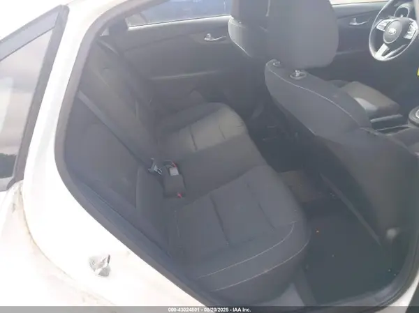 3KPF24AD5KE097784 2019 KIA FORTE - Image 8