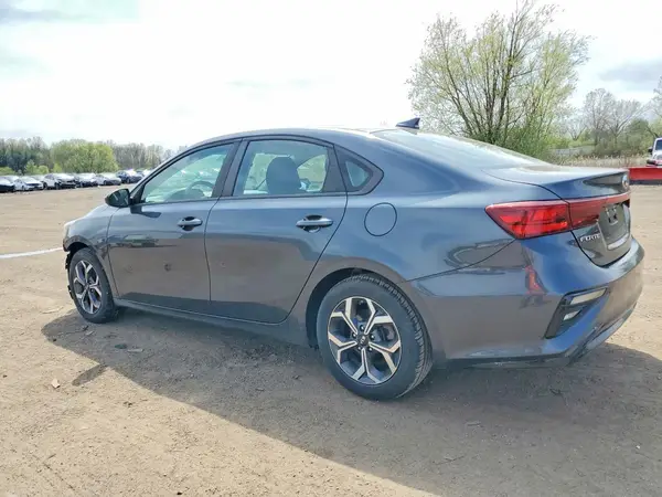 3KPF24AD5KE099566 2019 KIA FORTE - Image 2