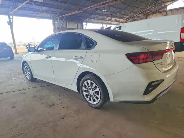 3KPF24AD5KE099826 2019 KIA FORTE - Image 2