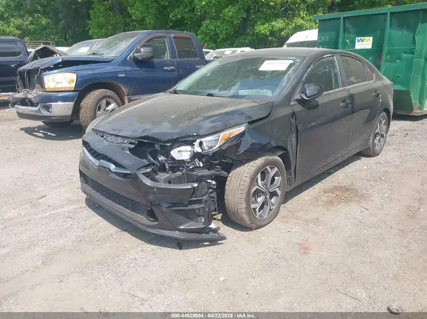 3KPF24AD5KE102384 2019 KIA FORTE - Image 2