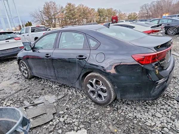 3KPF24AD5KE102725 2019 KIA FORTE - Image 2
