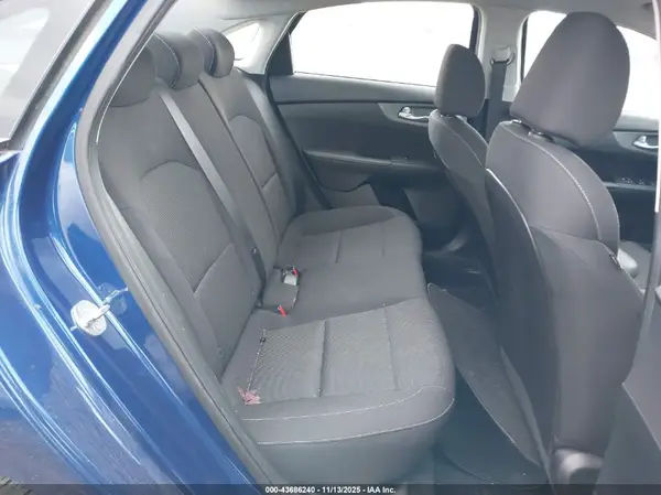 3KPF24AD5KE102756 2019 KIA FORTE - Image 8