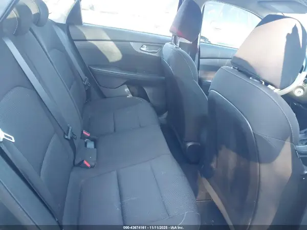 3KPF24AD5KE102966 2019 KIA FORTE - Image 8