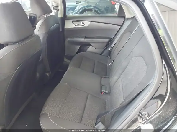 3KPF24AD5KE103373 2019 KIA FORTE - Image 8