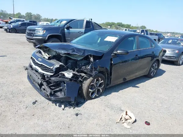 3KPF24AD5KE103471 2019 KIA FORTE - Image 2