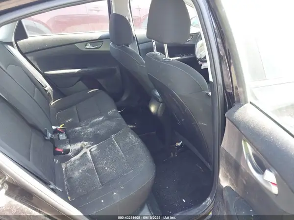 3KPF24AD5KE103471 2019 KIA FORTE - Image 8