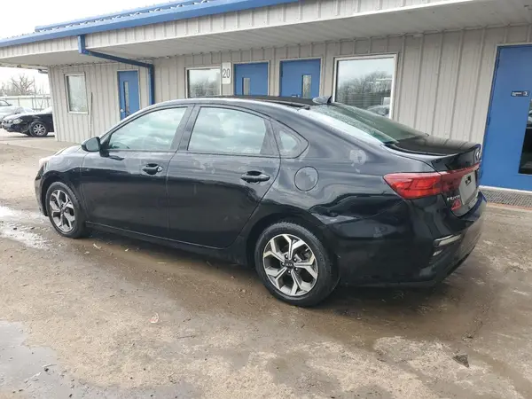 3KPF24AD5KE104815 2019 KIA FORTE - Image 2