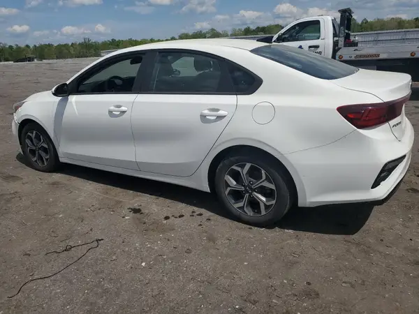 3KPF24AD5KE111117 2019 KIA FORTE - Image 2