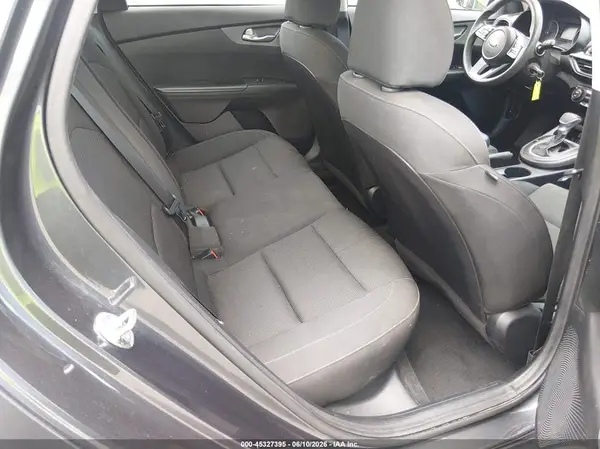 3KPF24AD5KE111666 2019 KIA FORTE - Image 8