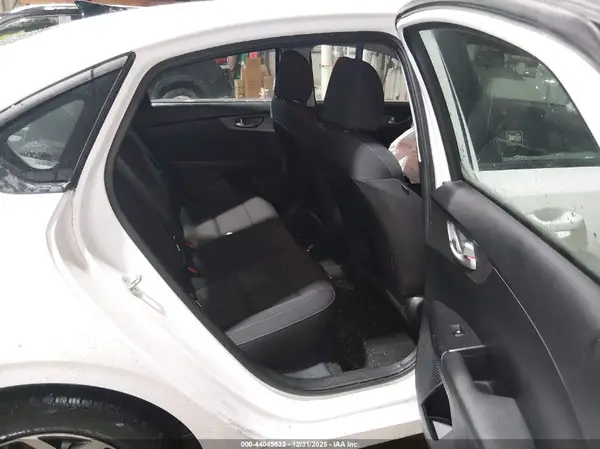 3KPF24AD5KE113708 2019 KIA FORTE - Image 8