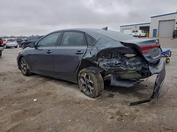 3KPF24AD5KE114762 2019 KIA FORTE - Image 2