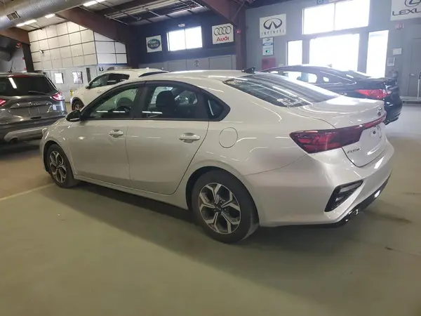 3KPF24AD5KE118164 2019 KIA FORTE - Image 2