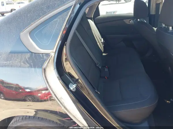 3KPF24AD5KE119573 2019 KIA FORTE - Image 8