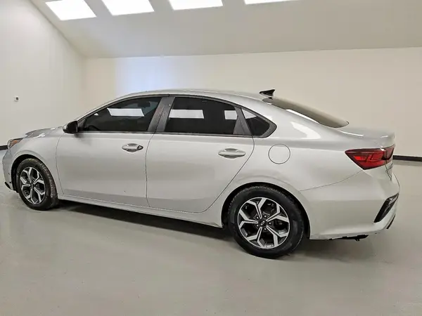 3KPF24AD5KE120089 2019 KIA FORTE - Image 2