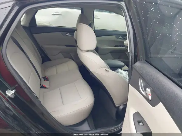 3KPF24AD5KE120111 2019 KIA FORTE - Image 8