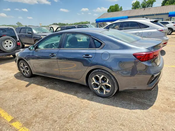 3KPF24AD5KE120920 2019 KIA FORTE - Image 2