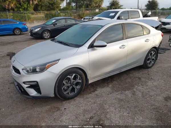 3KPF24AD5KE121016 2019 KIA FORTE - Image 2