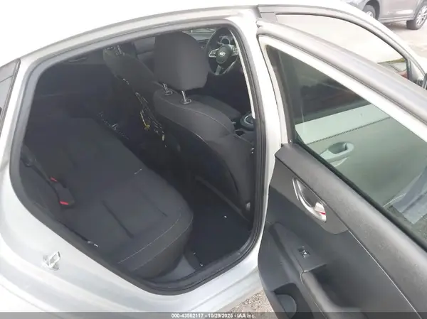 3KPF24AD5KE121016 2019 KIA FORTE - Image 8