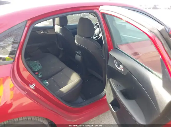 3KPF24AD5KE122103 2019 KIA FORTE - Image 8