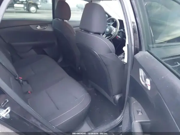 3KPF24AD5KE122201 2019 KIA FORTE - Image 8