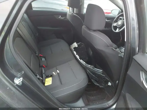3KPF24AD5KE123610 2019 KIA FORTE - Image 8
