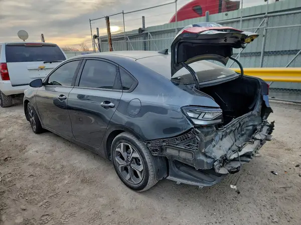 3KPF24AD5KE125437 2019 KIA FORTE - Image 2