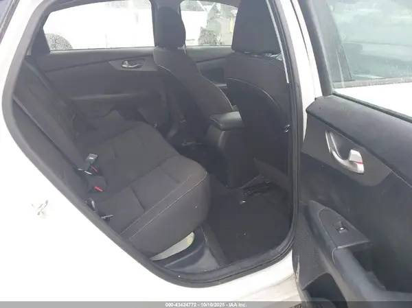 3KPF24AD5KE127754 2019 KIA FORTE - Image 8
