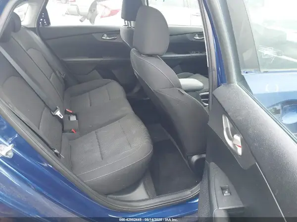 3KPF24AD5KE130444 2019 KIA FORTE - Image 8