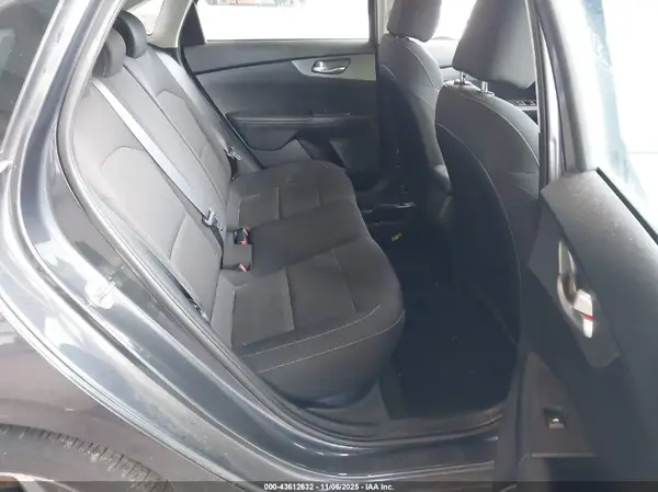 3KPF24AD5KE131531 2019 KIA FORTE - Image 8